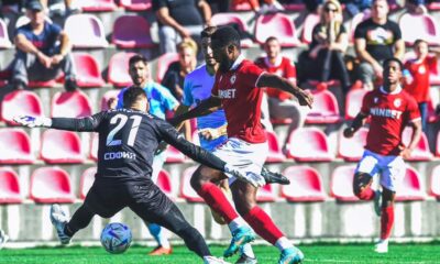 Duckens Nazon, joueur du CSKA Sofia dribblant le gardien du Septemvri Sofia