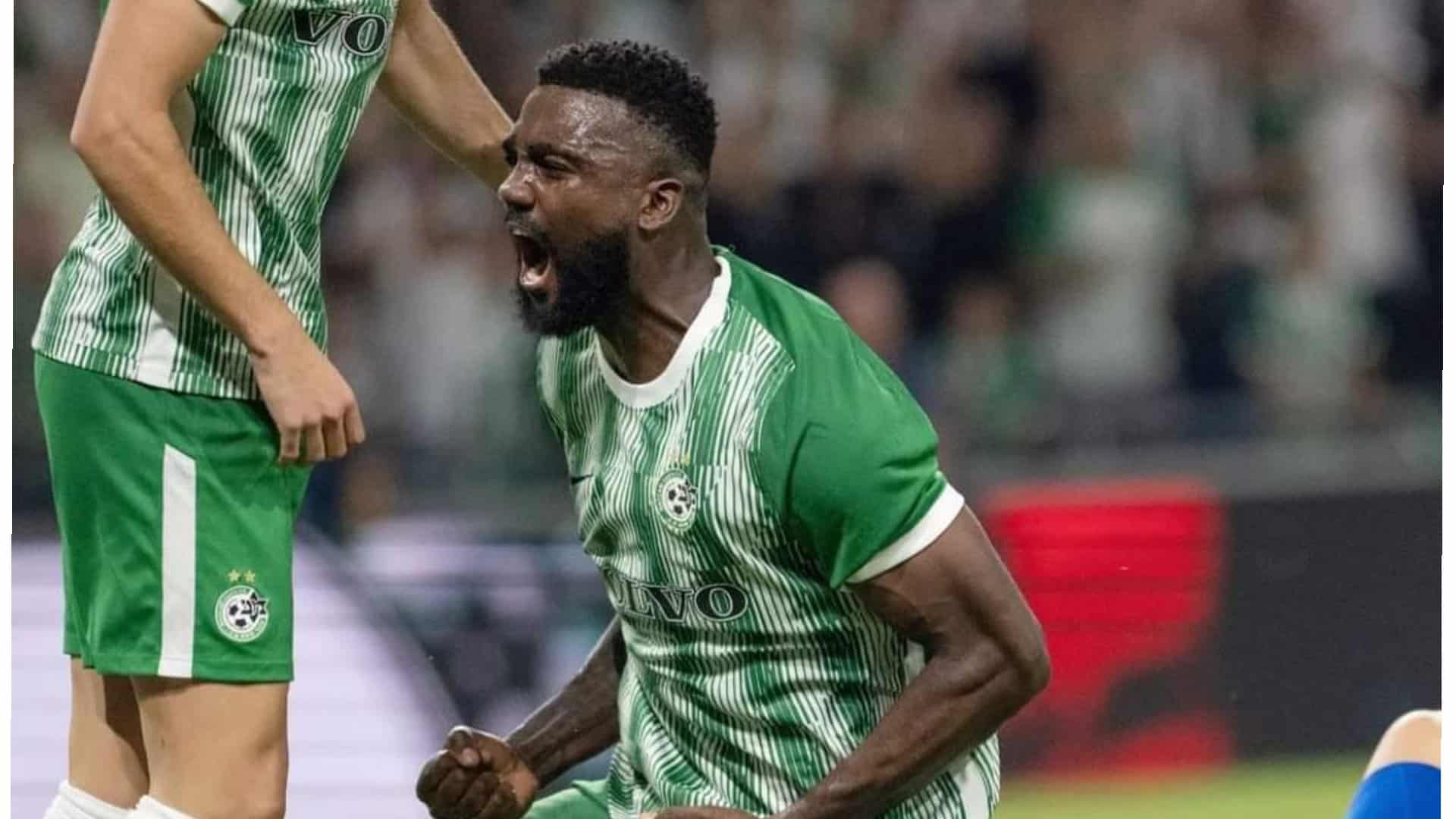 Frantzdy Pierrot criant de joie sous les couleurs du Maccabi Haifa FC